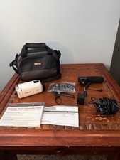 Canon Vixia HF R700 White Camcorder 57x Camera Lot  Bag, Charger, Microphone  