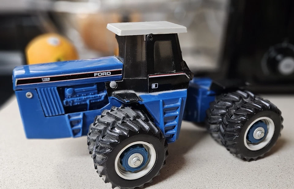 RARE Scale Models - Ford 1156 Versatile Tractor - 1:32 - 1990 "Parts Mart"  - Image 2 of 4