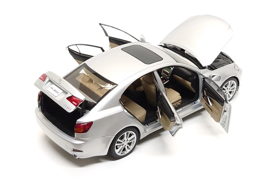 AUTOart 1:18 Lexus IS350 in Tungsten Pearl Metallic - Image 4 of 4