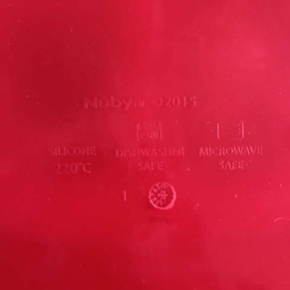 Juego de platos de alimentación divisores de silicona Nuby para niños pequeños fácil de limpiar Foto 3 de 4