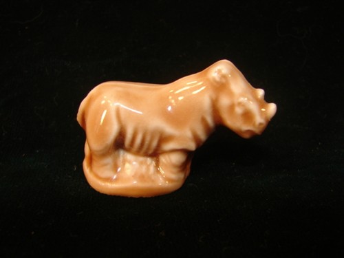 Estatua de rinoceronte Wade miniatura hecha en Inglaterra - Imagen 1 de 2