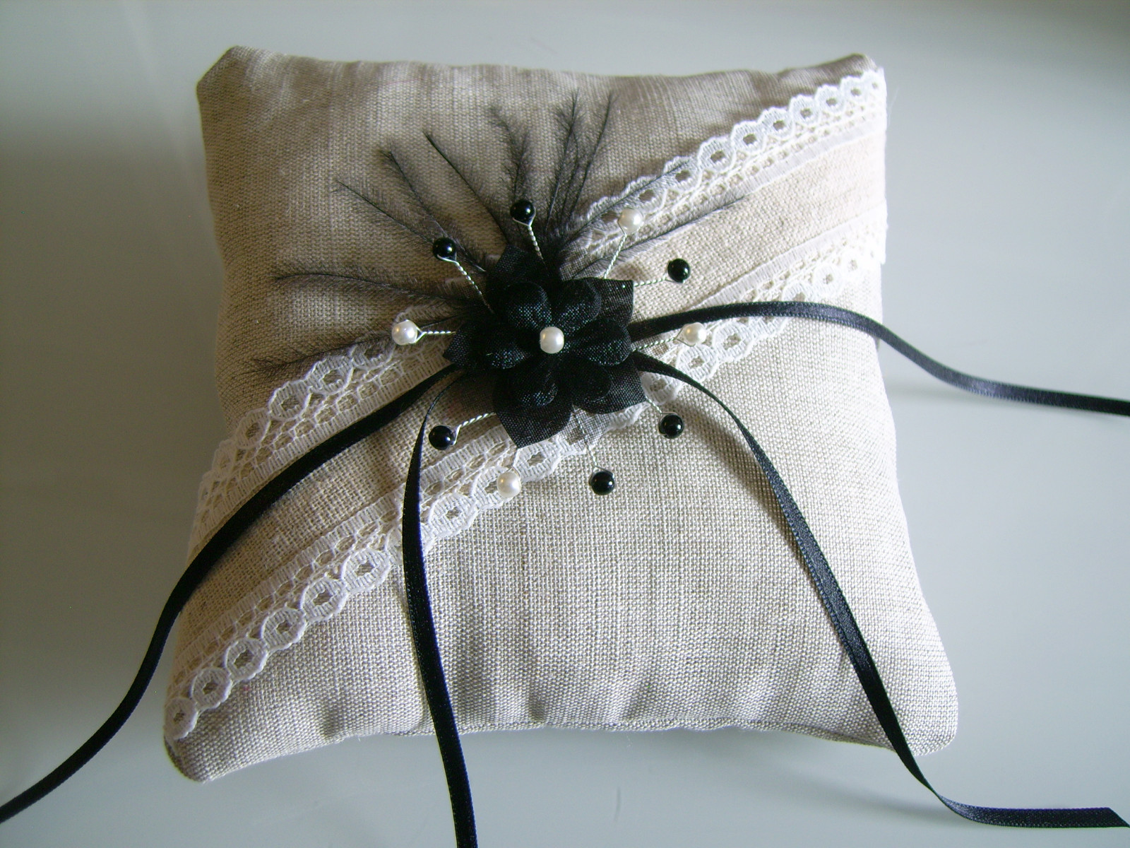 Coussin pour alliance en lin beige naturel pour cérémonie de mariage champêtre