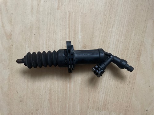 BMW 1er E87 116i Bj.10.06   Nehmerzylinder Kupplungsnehmerzylinder 6775872