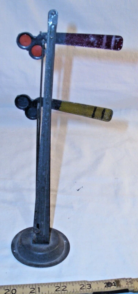 LIONEL TWIN SIGNAL TOWER STANDARD GAUGE PRE WAR 1930s - Image 2 of 2