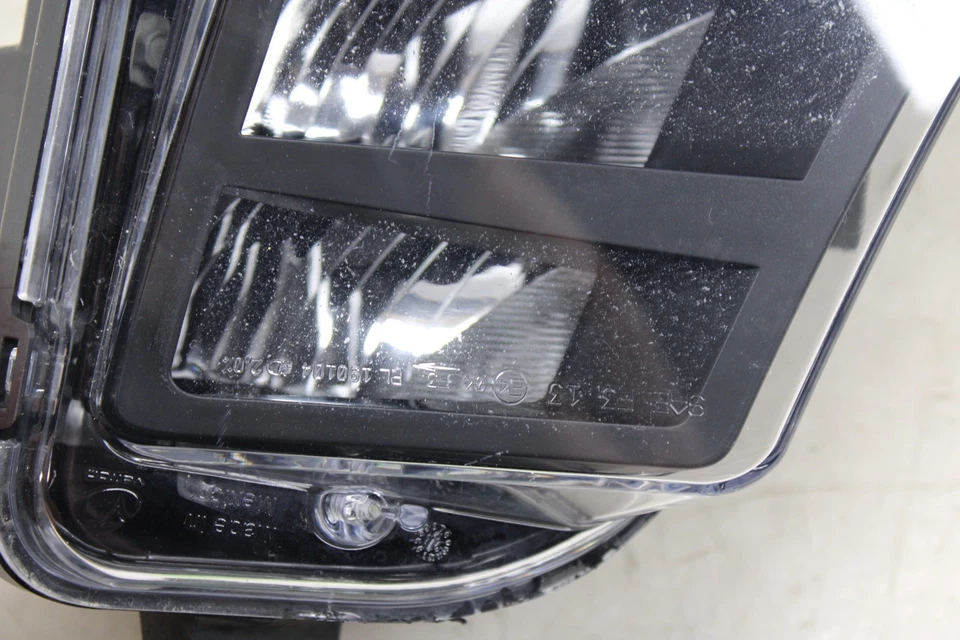 Faro antiniebla delantero izquierdo Volkswagen GTI 2018-2021 5GM941699B OEM NB12 Foto 4 de 4