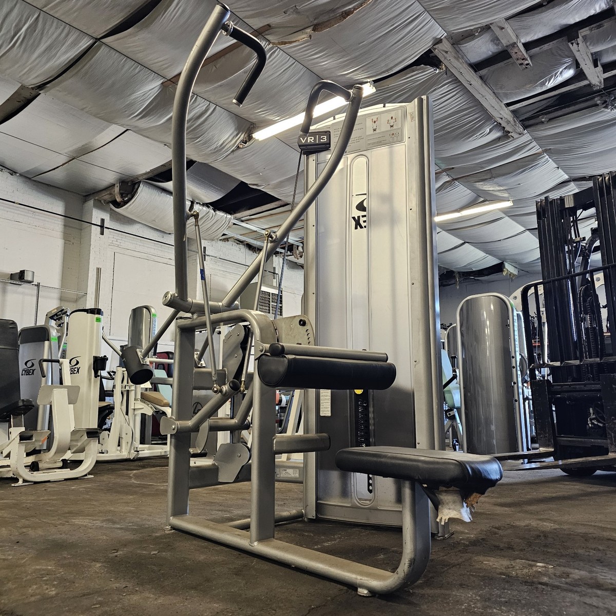 Lat Pull Tremendour CYBEX VR3 LAT PULLDOWN Selectorized Strength