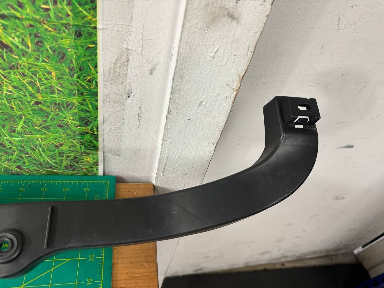 14-17 Maserati Ghibli M157 Rear Bumper Center Mount Support Bracket OEM