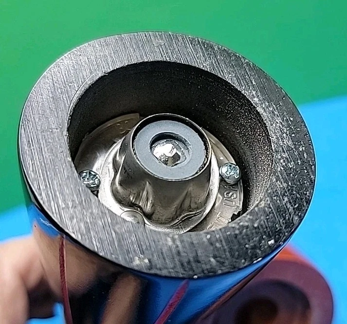 Salero y molino de pimienta Robert Wilhelm - Hecho a mano - 6,5" de alto. Foto 4 de 4