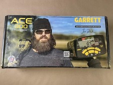 Garrett ACE 300 Jase Robertson Metal Detector with 7x10 Coil Missing Screws