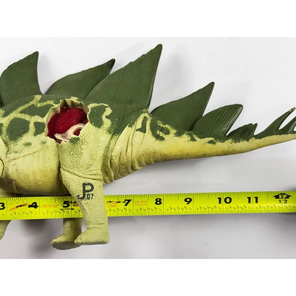 De colección Parque Jurásico Años 90 Dino Daño Herida Cola con púas Dinosaurio Verde Stegosaurio Foto 2 de 4