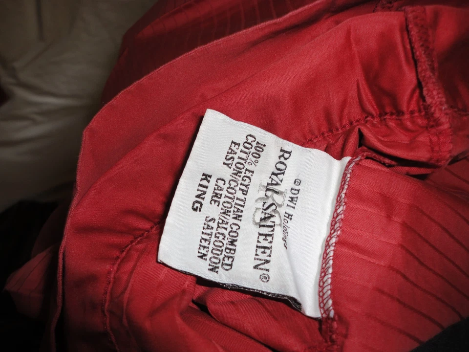 FUNDAS DE ALMOHADA REAL SATÉN ROJO DAMASCO RAYAS PEQUEÑAS DOBBY (2) KING 20X37 Foto 4 de 4