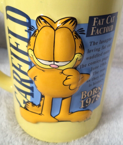 2X Vtg Garfield Coffee Mug Cup "Everything Tastes Good When You're On A Diet" - Picture 7 of 13