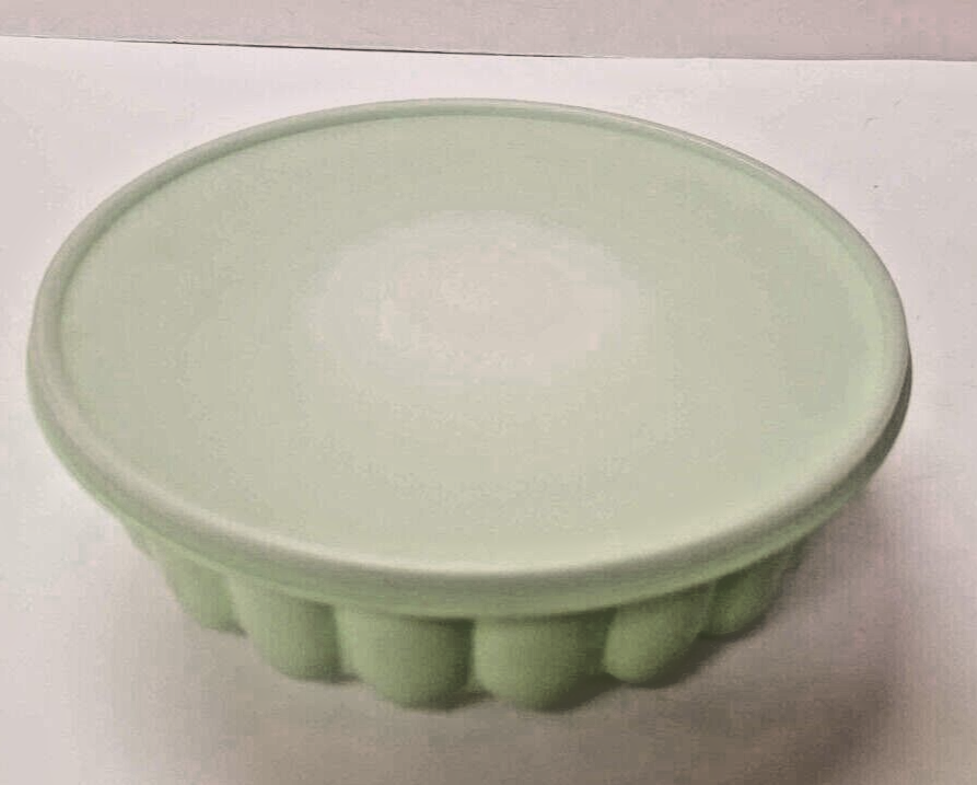 Tupperware Jello Gelatin Ring Mold Green W/Lid Ice Dessert Vintage 3