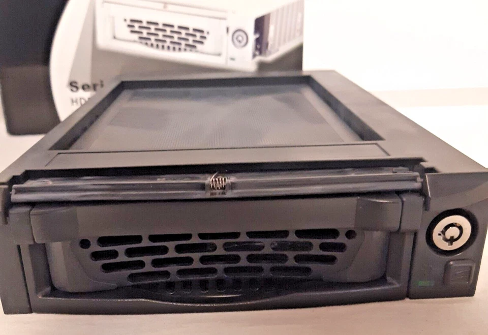 KINGWIN KF-72 Black 5.25 Mobile Rack for 3.5 SATA Serial ATA HDD Hard Drive NEW - Image 3 of 4