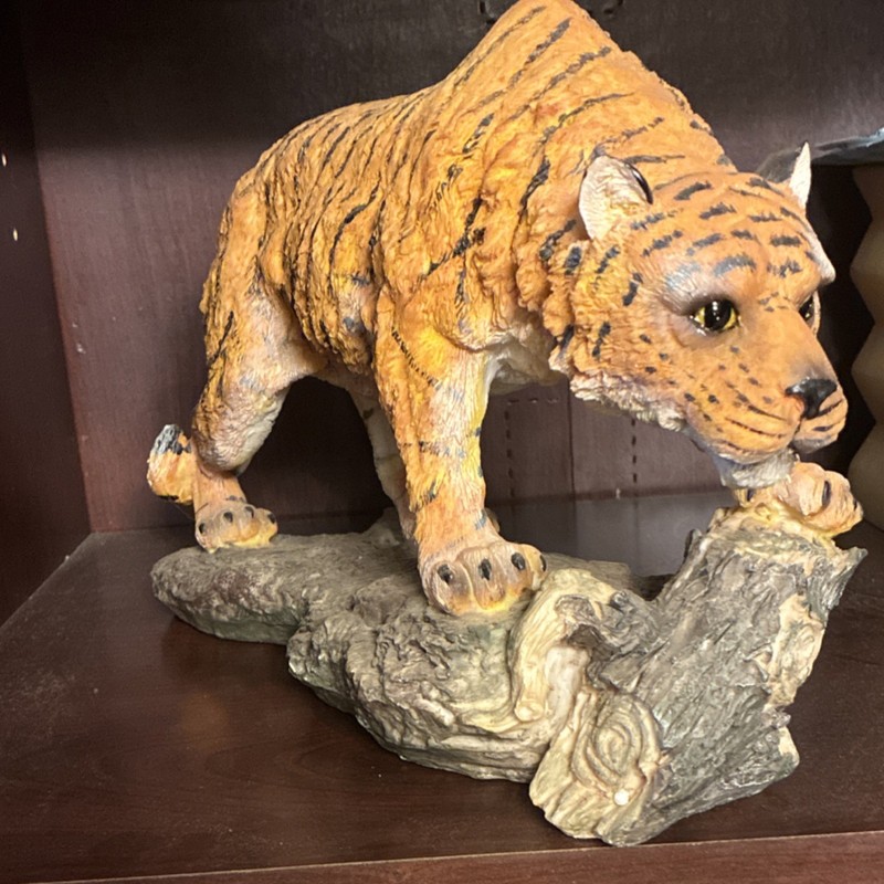 Resin Tiger Figurine Collectible Statue on Log antique piece