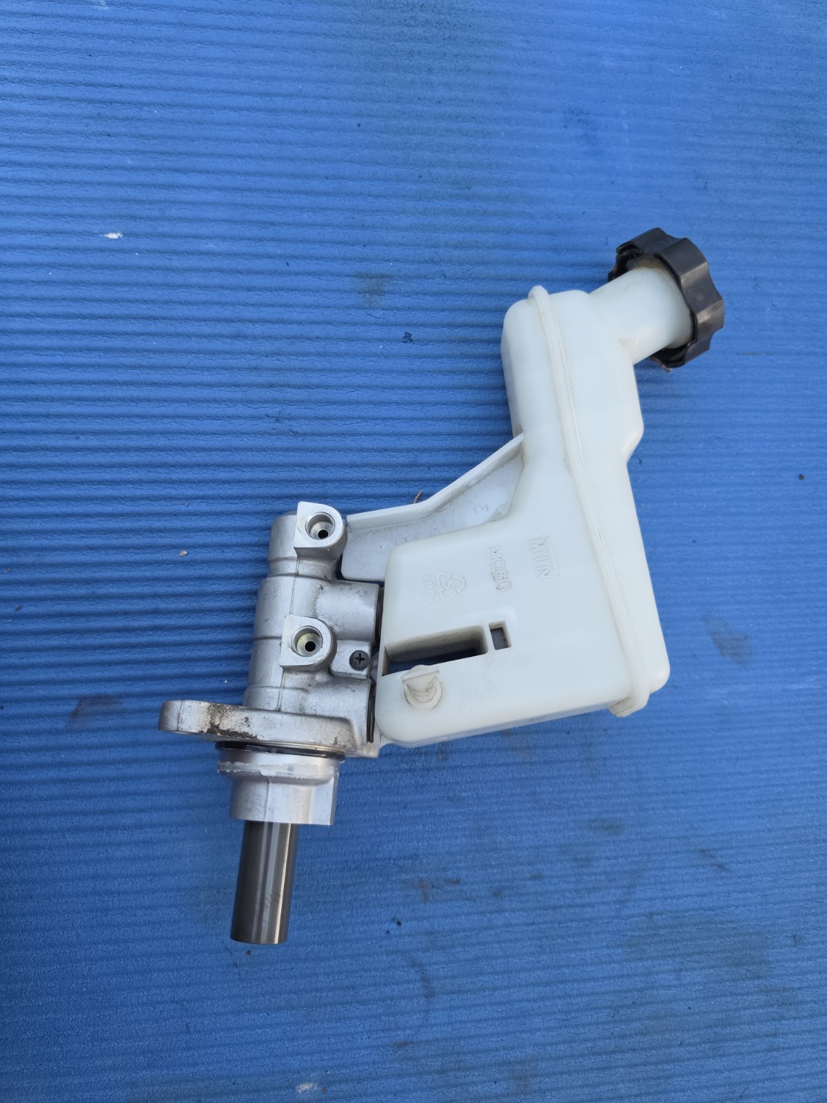 2011-2013 Hyundai Tucson 2.4L Genuine Brake master cylinder OEM 55K milles