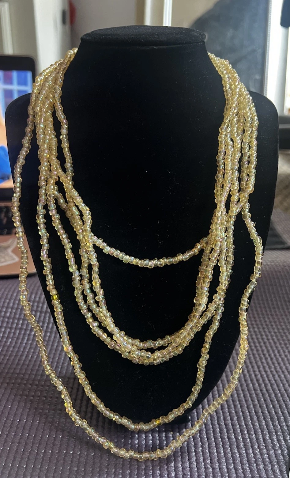 VETEMENTS Set 3 pezzi collana beige iridescente ��