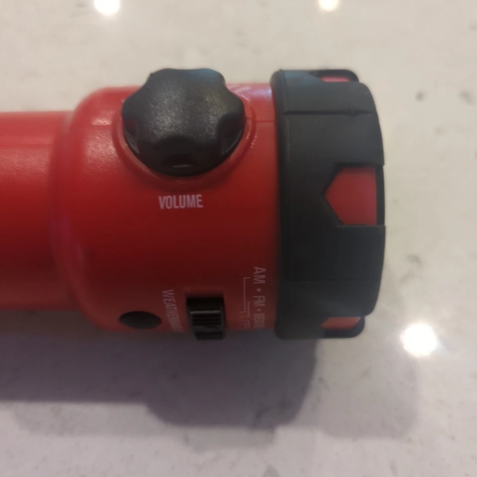 Snap-on 92179 8-LED Crank Emergency Flashlight with AM, FM, Weather Band & NOA - Image 4 of 4