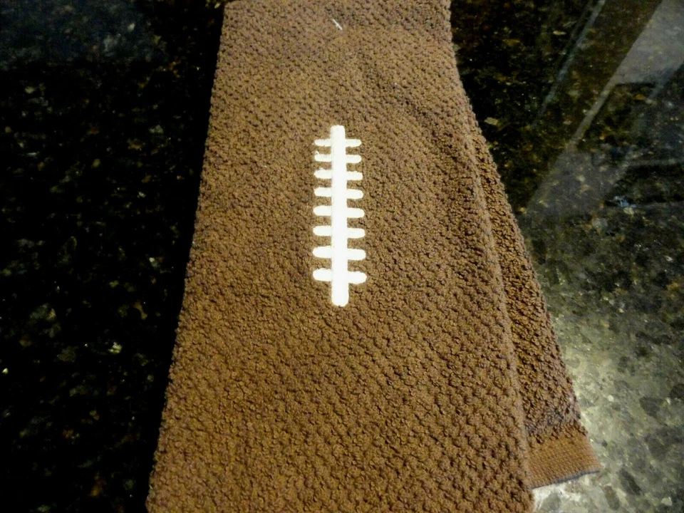 2 toalhas de cozinha FUTEBOL esportes diversão esporte tema esporte 95% algodão capacetes flâmulas novas com etiquetas - Imagem 2 de 4