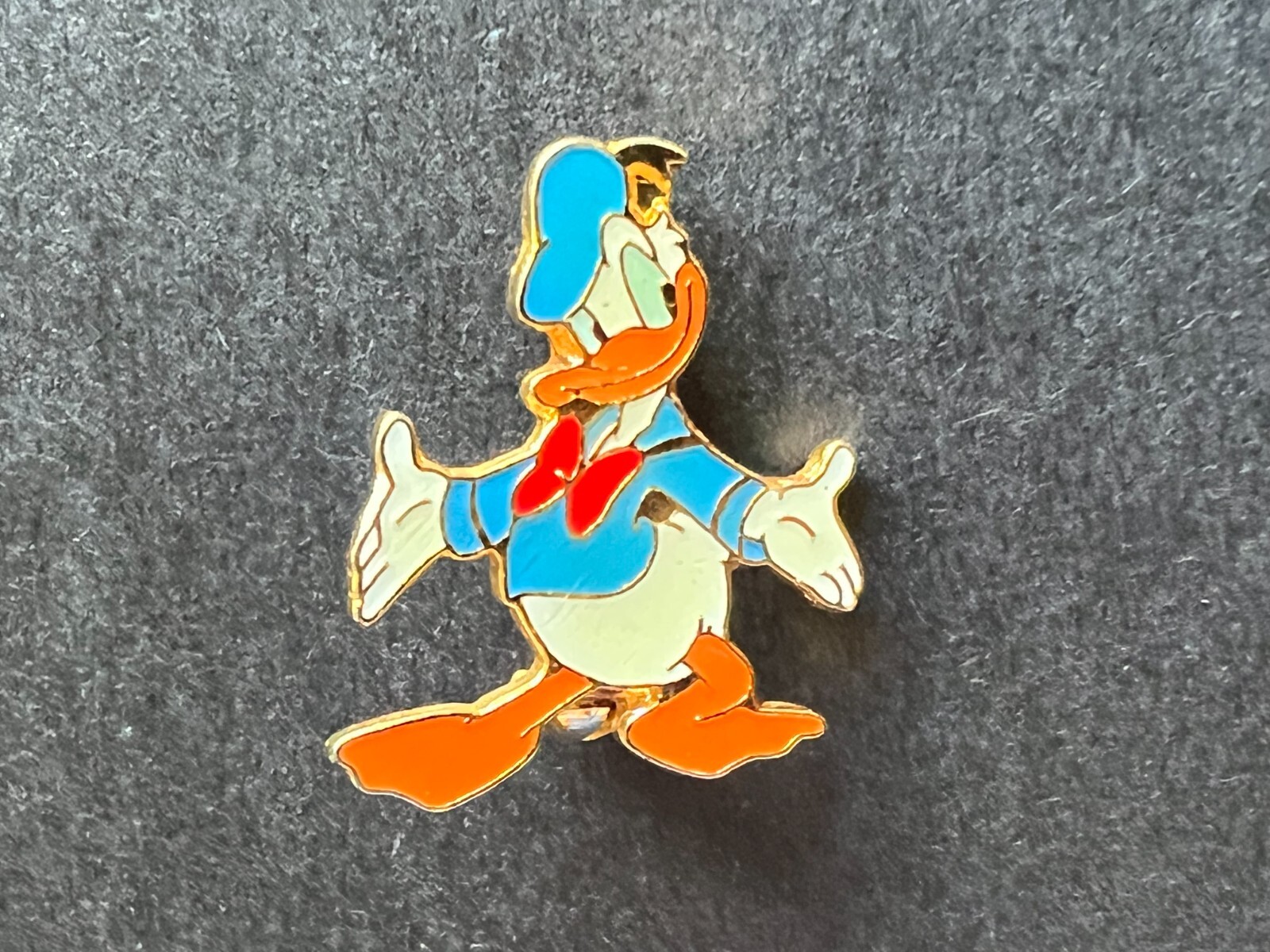 Monogram - Donald Duck, Standing Arms Out Brooch style Disney Pin 1128