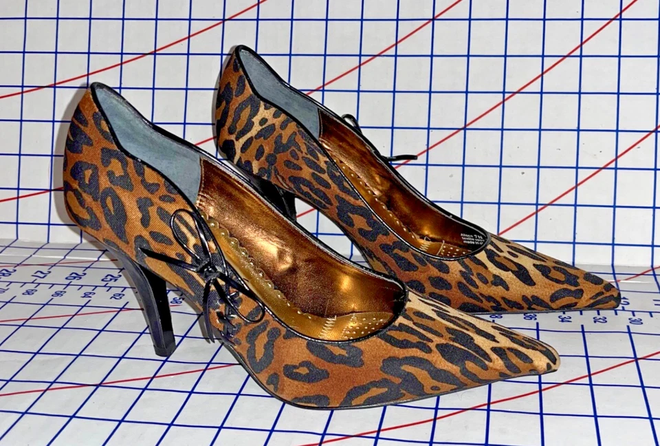 .J Renee Leopard Print Women's 3.5 HighHeels Pointed Toe Size 7 Narrow - Image 4 of 4