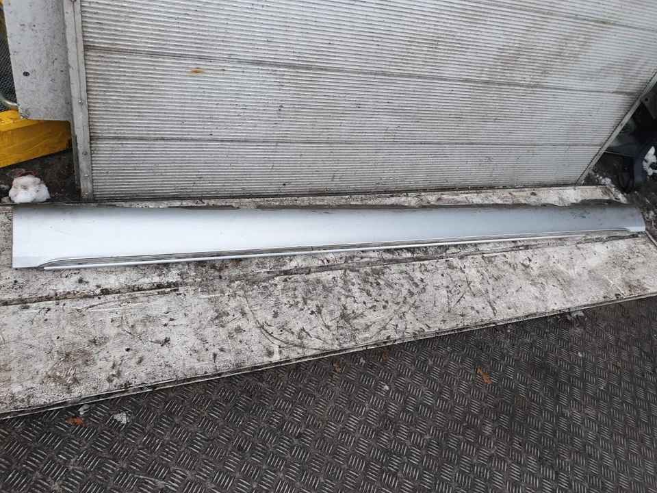 MERCEDES E CLASS LEFT SIDE SKIRT A2136900940 SILVER COLOR 775 W213 SIDE SKIRT NS - Image 4 of 4