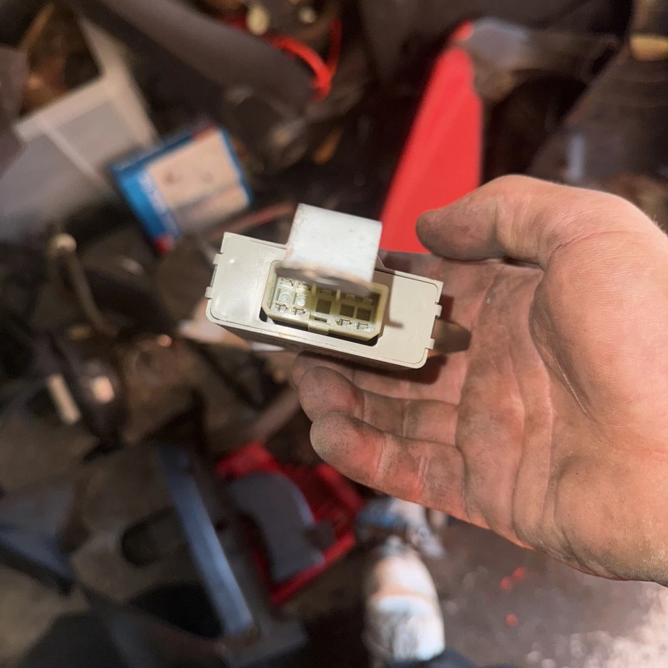 Relé de ventana eléctrica Toyota MR2 MK1 AW11 MK1b 1988 85930 17030 Foto 3 de 3