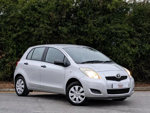 2011 Toyota Yaris, photograph 8