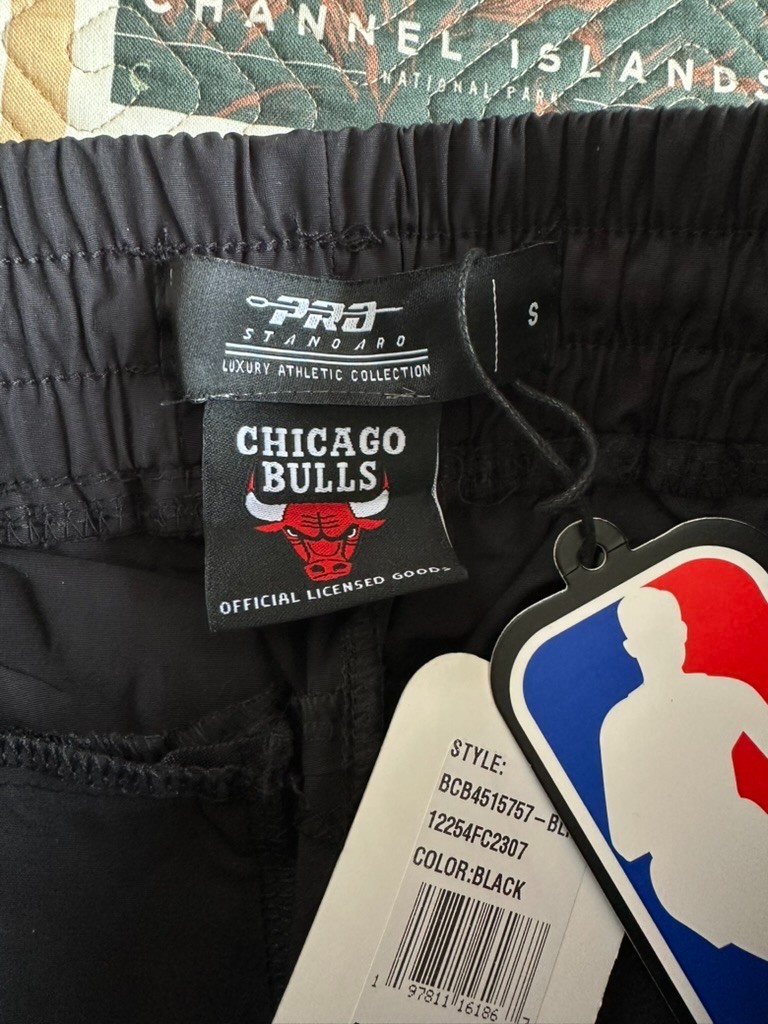 Chicago Bulls Pro Standard Black Track Pants - Size Small NWT $110