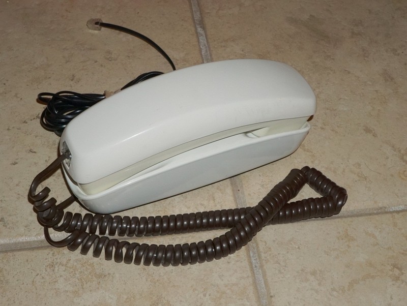 WESTERN ELECTRIC BELL Trimline WHITE  Corded  DESK Telephone BROWN SPIRIAL CORD