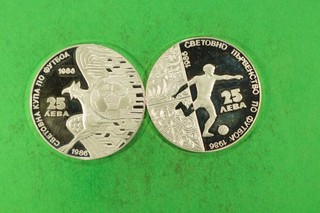 2 Stück 25 Leva 1986 Soccer Games beide Proof 46 6 g 925er Silber
