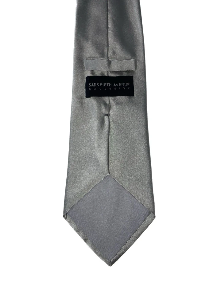 Corbata Saks Fifth Avenue Gris Satén Seda 4”W x 58”L Hecha en Italia YGI S5-25 Foto 4 de 4