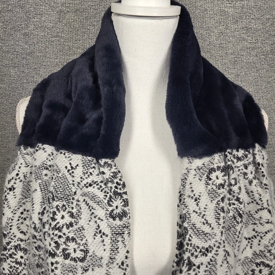 ANTHROPOLOGIE MADISON 88 BUFANDA CAPUCHA PIEL SINTÉTICA - FLORAL BLANCO Y NEGRO - TALLA ÚNICA Foto 3 de 4