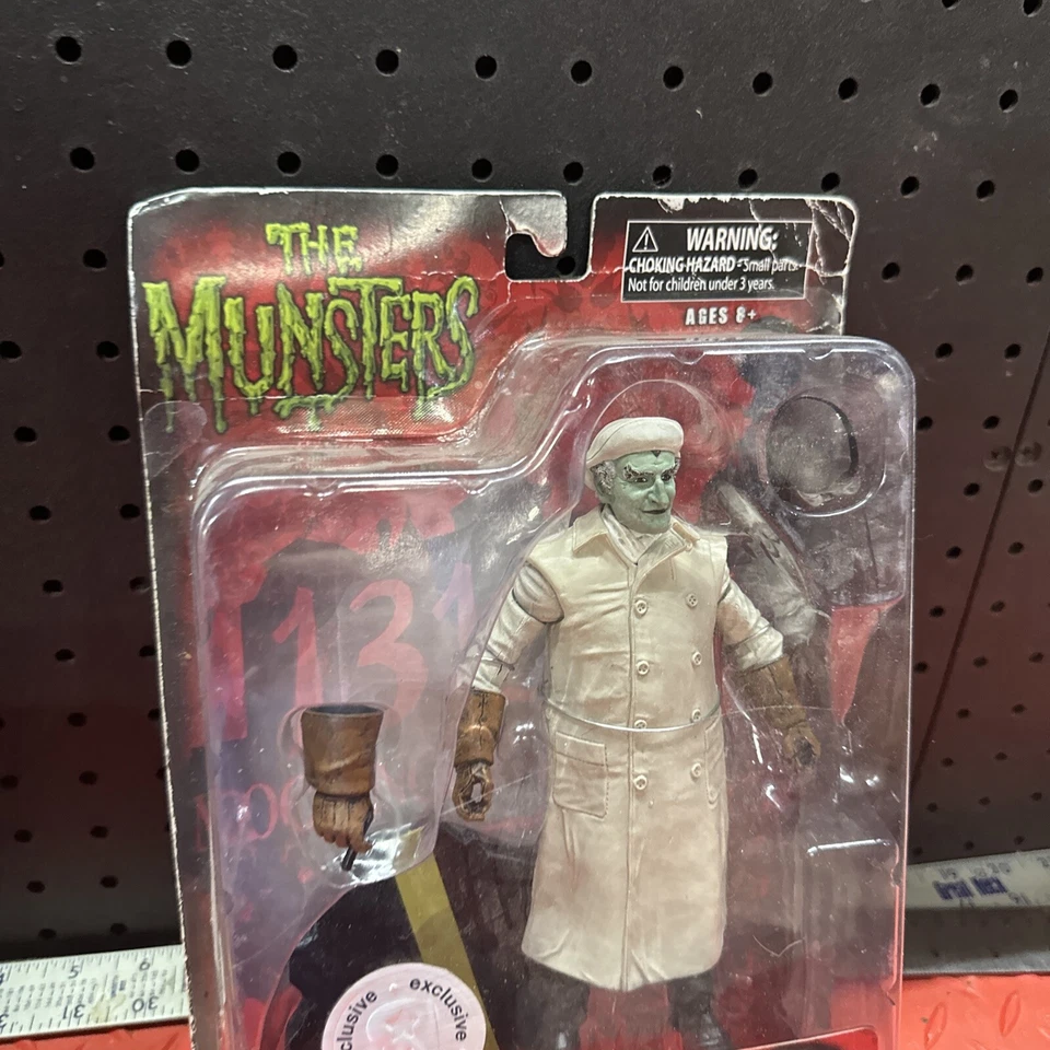 Figura de acción The Munsters Hot Rod Grandpa exclusiva de Toys R Us Foto 3 de 4