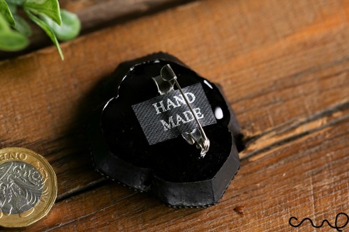 Broche hecho a mano negro brillante rosa accesorio regalo cabujón de estrás punteado - Imagen 3 de 5