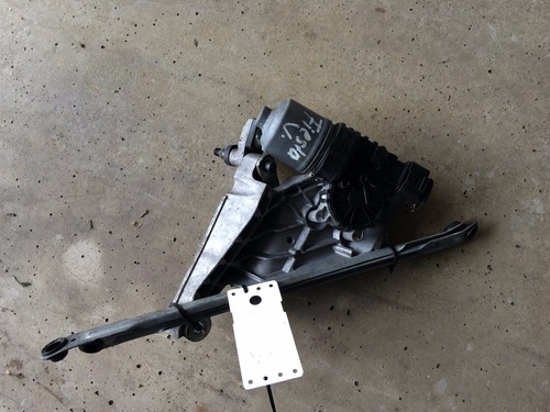 Ford Fiesta 6 VI Wischermotor Scheibenwischermotor vorne 0390241548 8A6117B571AA