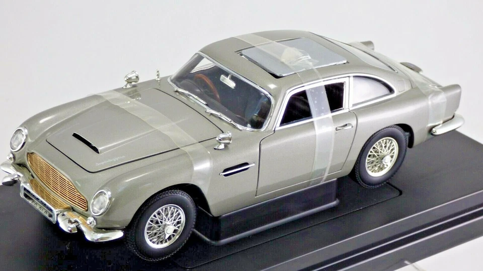Aston Martin 1:18 DB5 Bond 007 Gadgets Armas Versão 1965 Brinquedo Modelo Carro Craig - Imagem 2 de 4