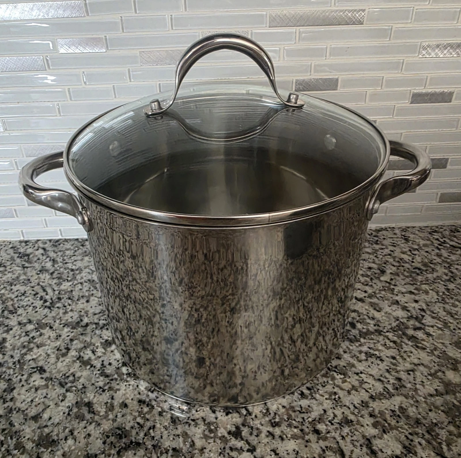 Wolfgang Puck's Cafe Collection 6-8 QT Pan With Glass Lid.