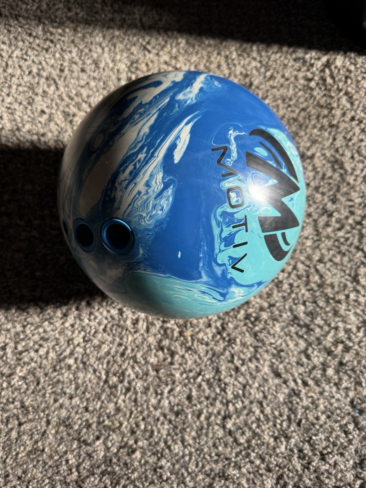 15lb Motiv Subzero Forge Bowling Ball 2 fingers no thumb hol