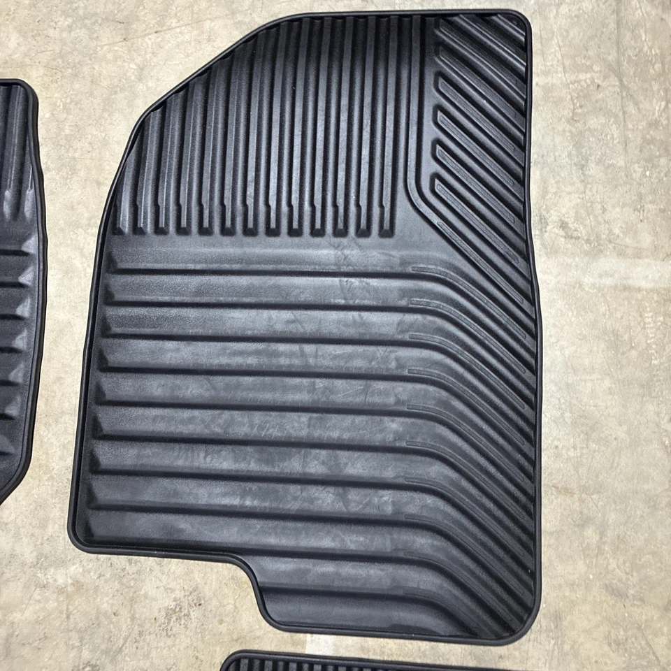 2019-2025 Silverado Sierra Crew Cab OEM GM Black All Weather Floor Mats 4 Pc Set Foto 4 de 4