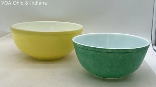 Vintage Pyrex Mixing Bowls Lot 403 Yellow & 401 Green Primary Colors 2pc
