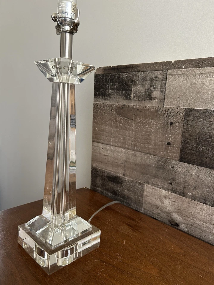 Lámpara de mesa moderna cristal pesado pie cuadrado elevador (una astilla de esquina) Foto 2 de 4