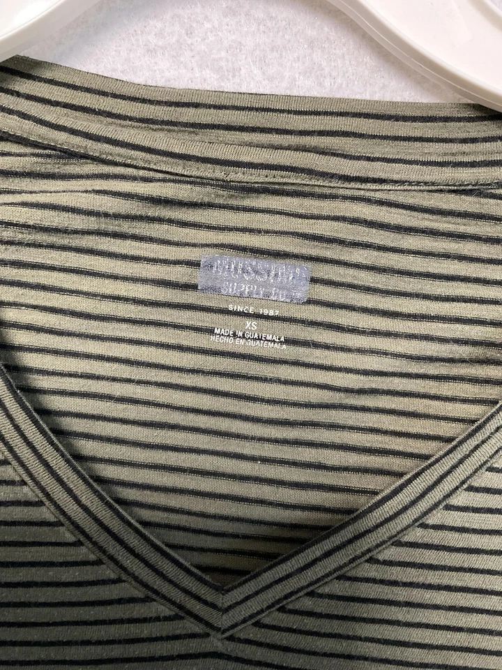 Camisa Mossimo Supply Co para mujer XS verde negra a rayas cuello en V manga larga acanalada Foto 2 de 4