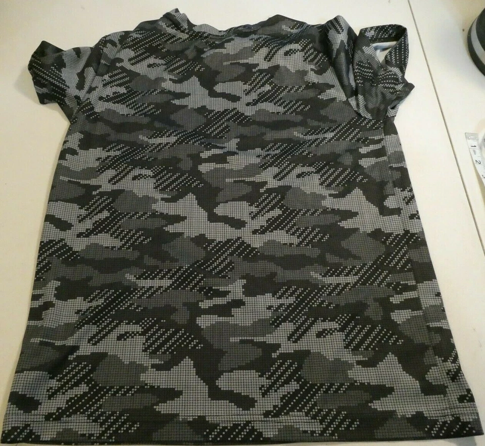 Camisa de entrenamiento Everlast camuflada para niños talla 14/16 negra/gris y blanca Foto 2 de 2