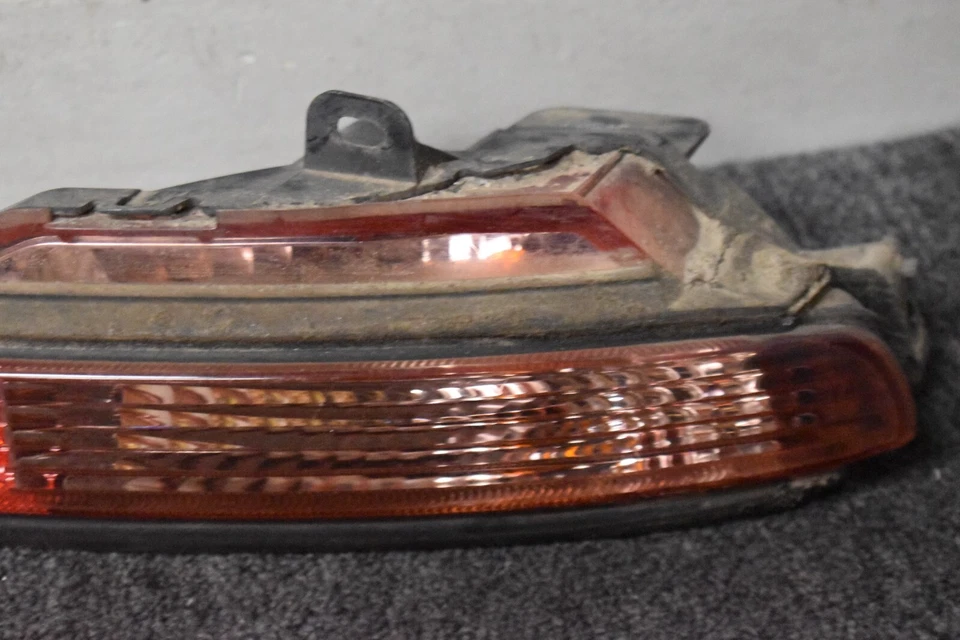 2008-2012 INFINITI EX35 REAR RIGHT TURN SIGNAL FACTORY OEM - Image 3 of 4