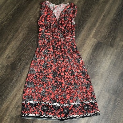 Gorgeous no-sleeve dress. Beautiful color.