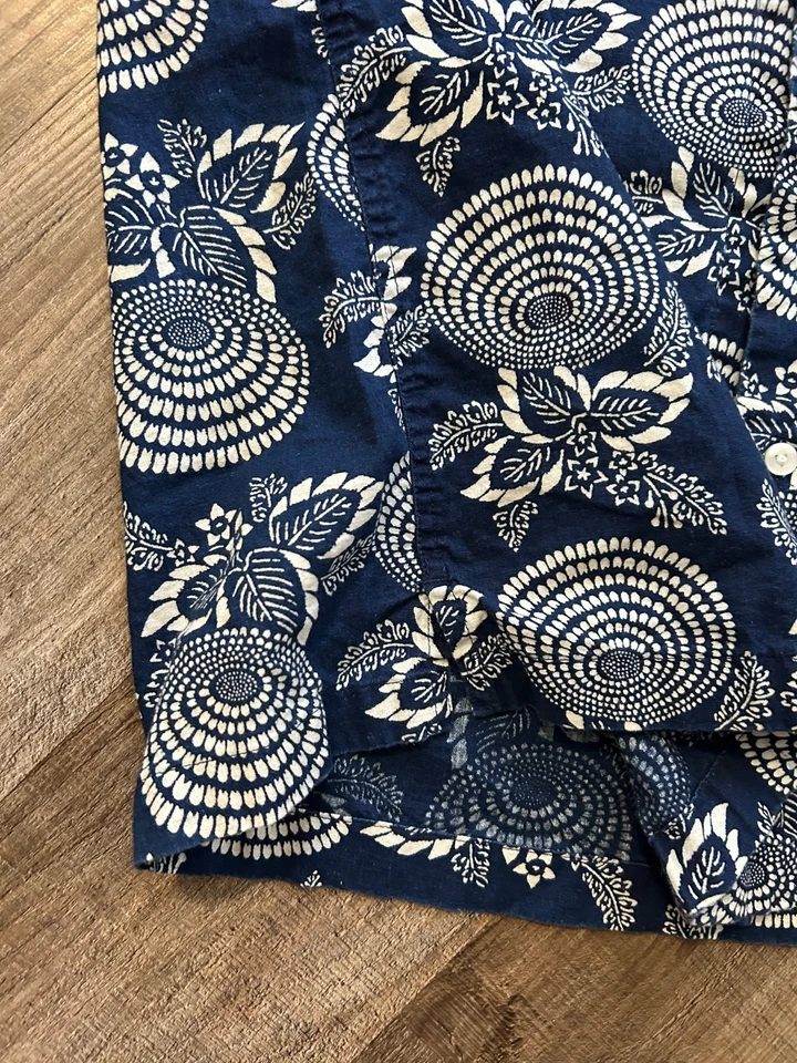 Camisa Wallace Barnes J Crew azul índigo blanco floral tropical cuello campamento grande Foto 3 de 4