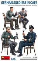 German Soldiers IN Cafe / 1:35 - Miniart