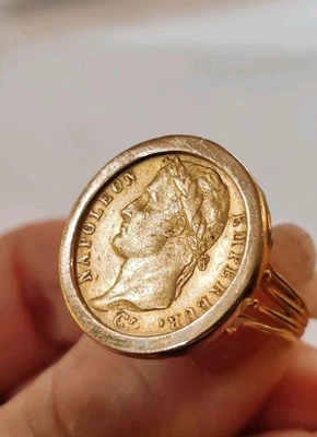 Bague ancienne en or jaune 18 carats avec un  Napoléon - Photo 1/4