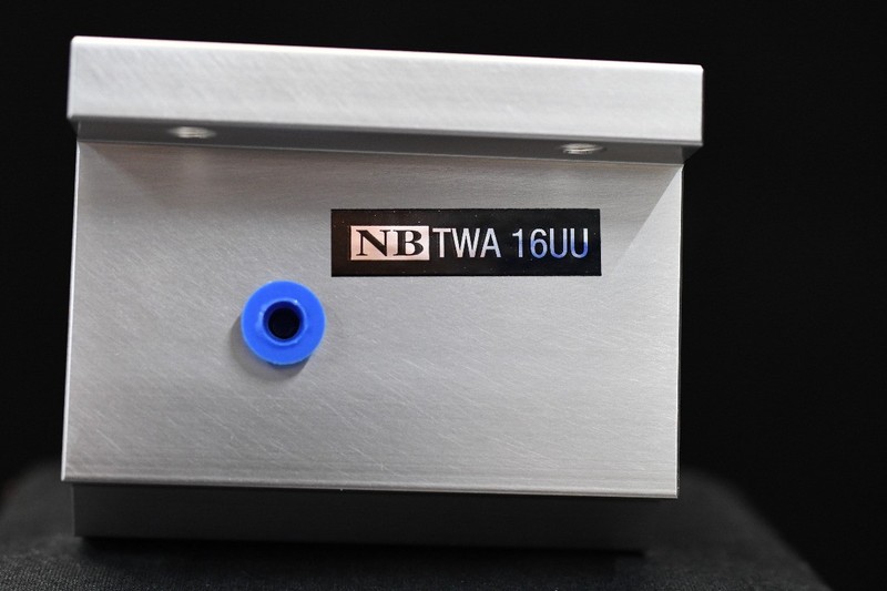 Linear Systems JWA-16UU Slide Unit (7cm x 8.2cm x 1" rail / Qty: 2)